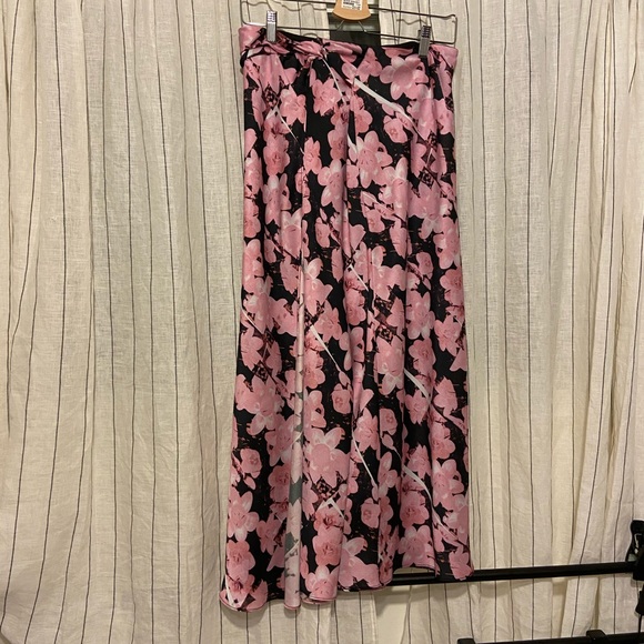 Topshop Satin Skirt - Picture 1 of 3